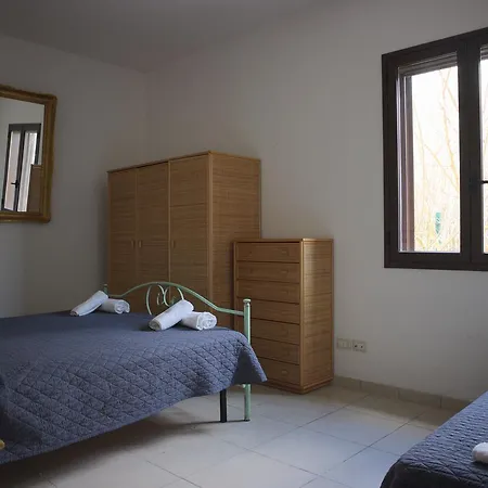 & La - Guest house