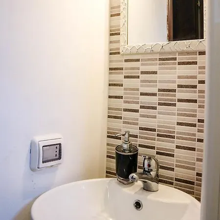 & La - Guest house