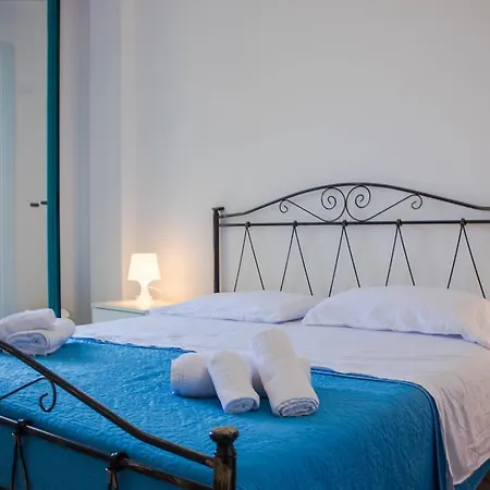 & La - Guest house 2*